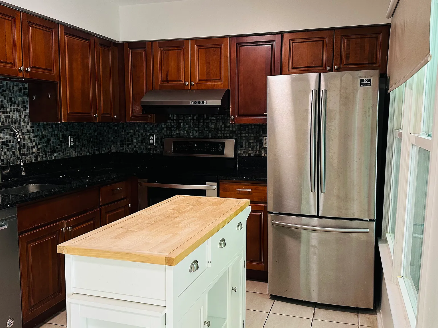 3 bed, 3.5 bath, 2052 sqft, $2,800 — Photo 4