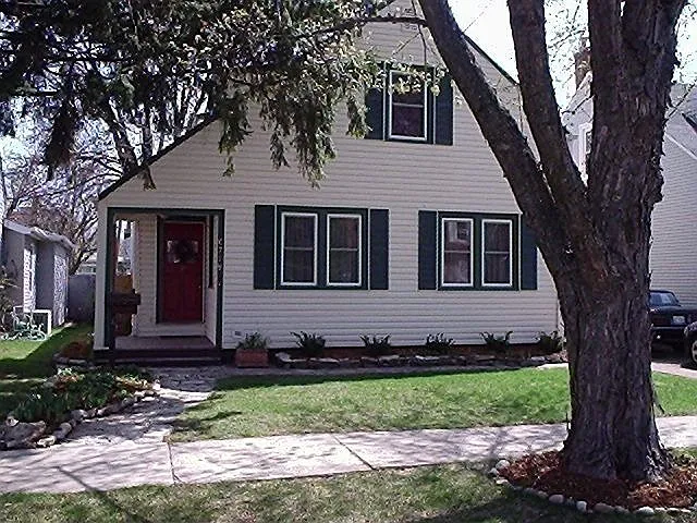 8719 S Sacramento Ave photo 1