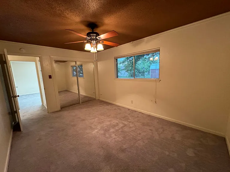 605 Bellaire Dr — Photo 32