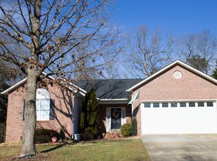 1869 Summerfield Cir, Conover, NC 28613