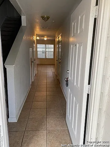3 bed, 2.5 bath, 3073 sqft, $1,300 — Photo 4