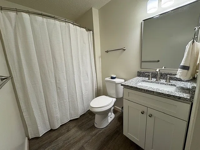 Taylor Pointe Apartments — Photo 9