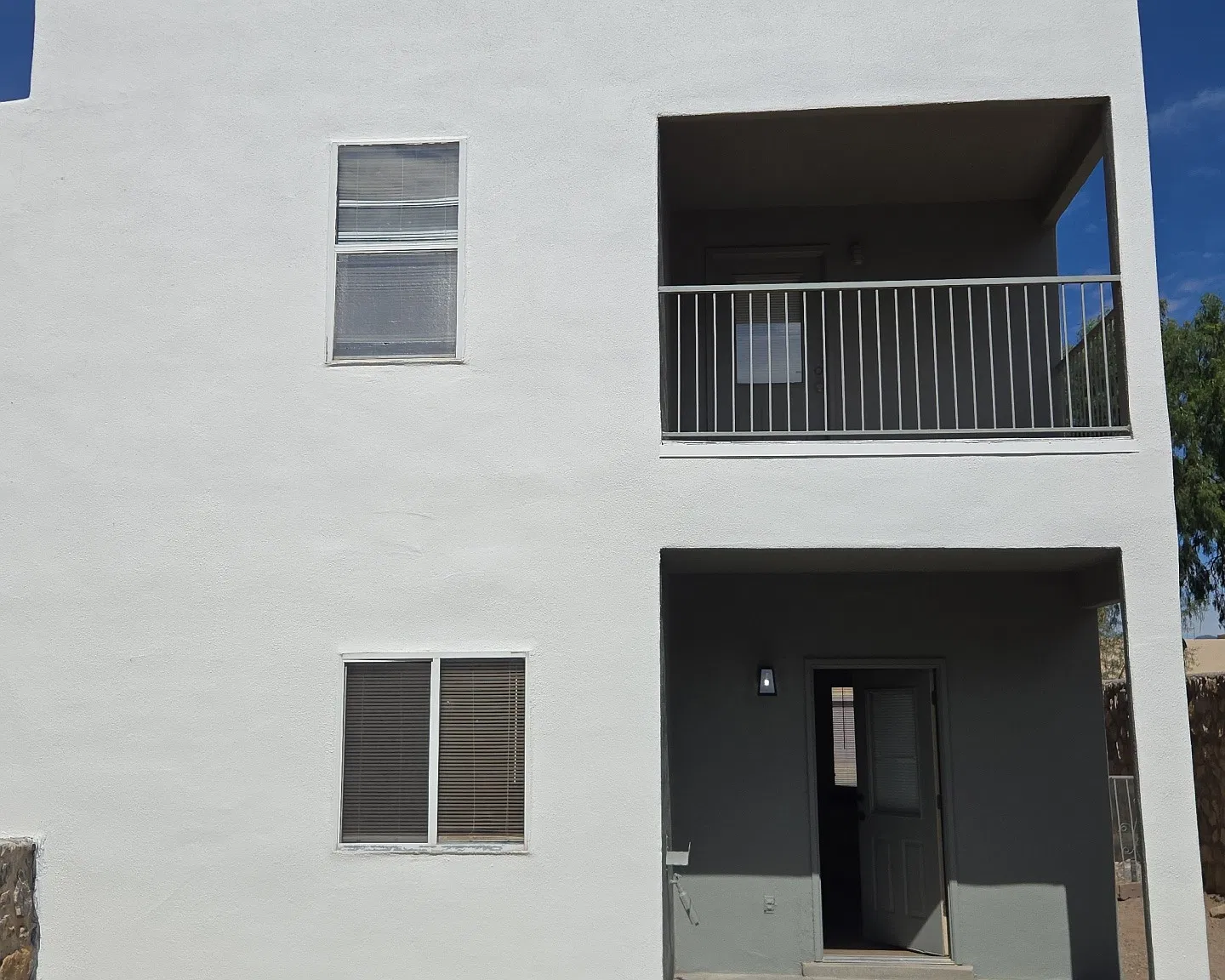 3 bed, 2.5 bath, 1600 sqft, $1,600 — Photo 2