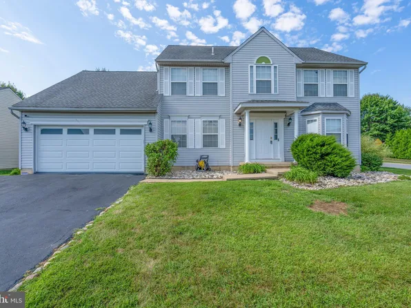 33 W Saxony Dr, New Castle, DE 19720