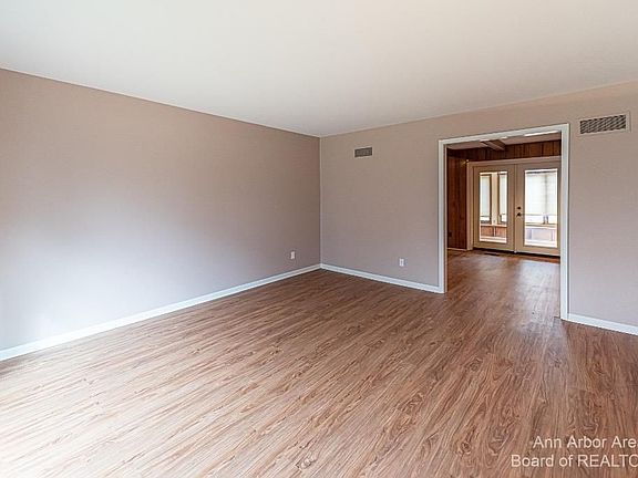 5th image of 1910 Collegewood Dr