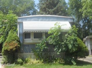 205 Hawthorn St, South Lyon, MI 48178