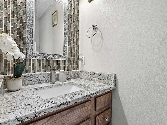 4th image of 2267 13th St