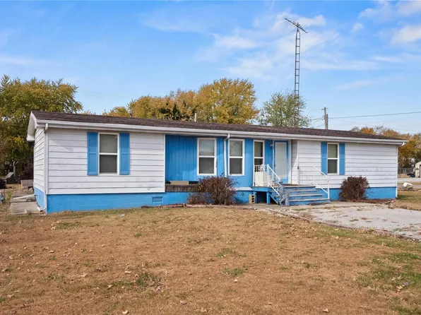 581 N 2nd St, Ashley, IL 62808