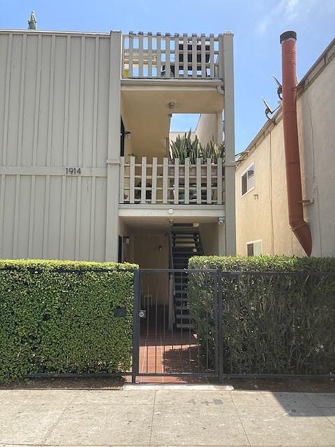 1st image of 1914 Pacific Ave APT 1