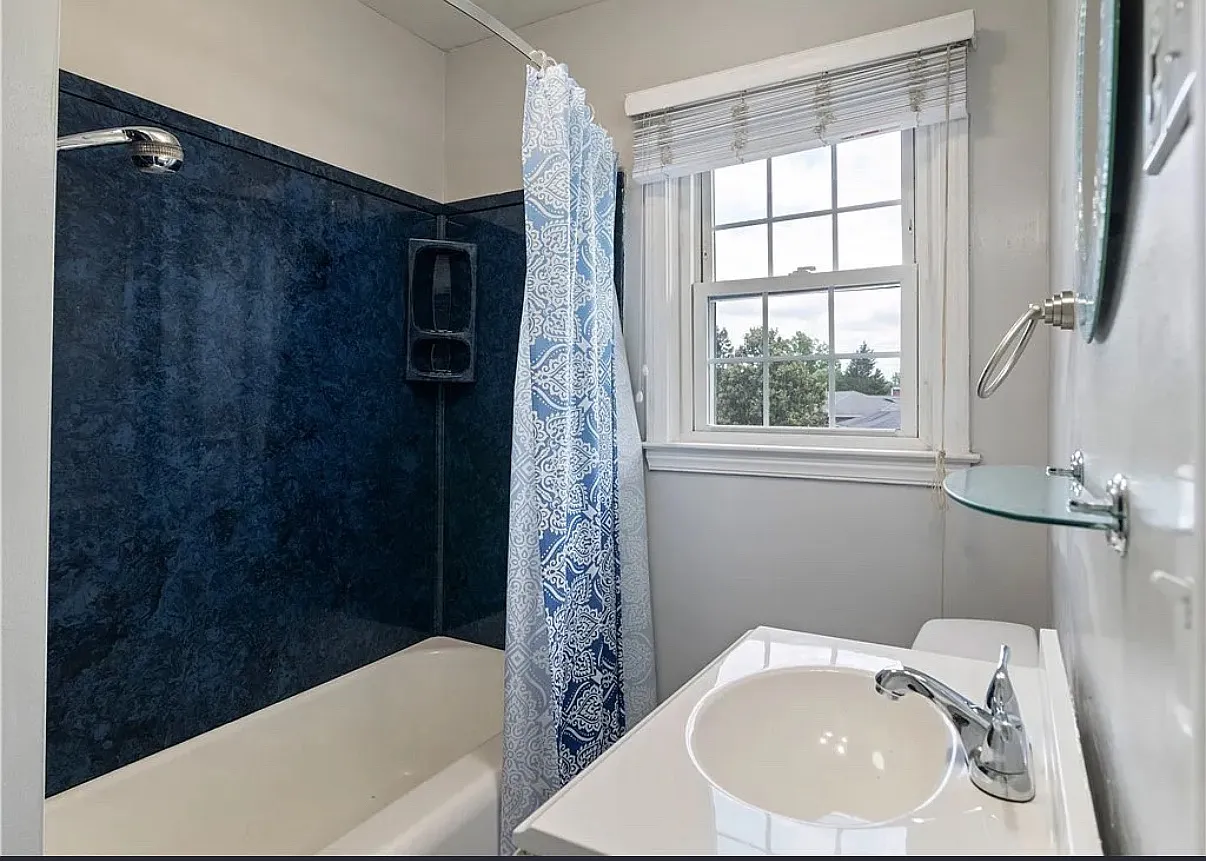 4 bed, 2592 sqft, $700 — Photo 4