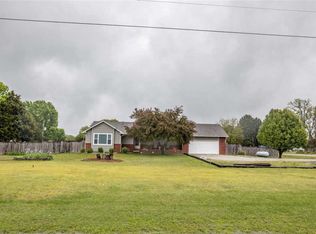 8814 N Ridge Rd, Valley Center, KS 67147