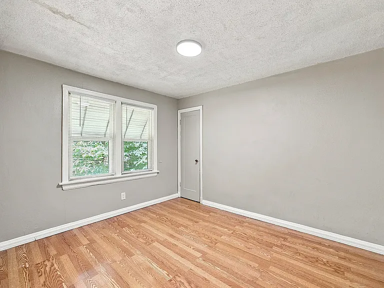 9XX Smith Ave — Photo 4