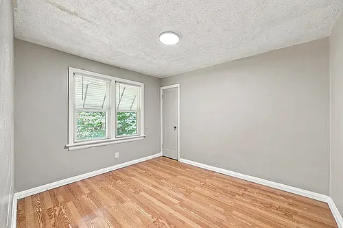 9XX Smith Ave Photo 1