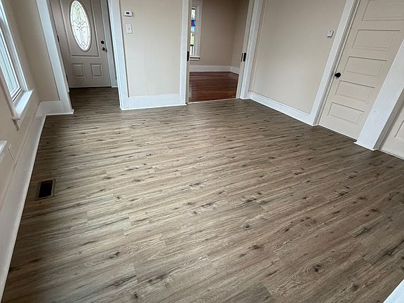3rd image of 323 1/2 E Main St #1
