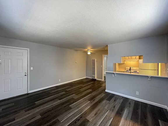 4th image of 725 N San Joaquin St #6