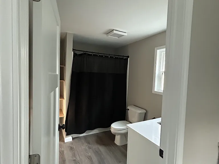 265 W State St — Photo 7