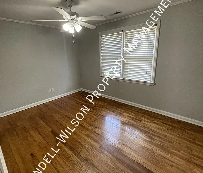 2224 Bernard St — Photo 4