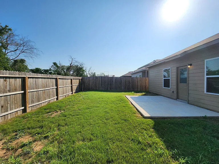 621 Jennifer Cv — Photo 24