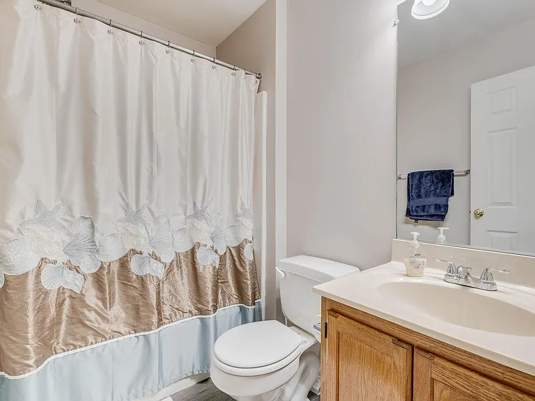 216 Roundhouse Ct — Photo 17