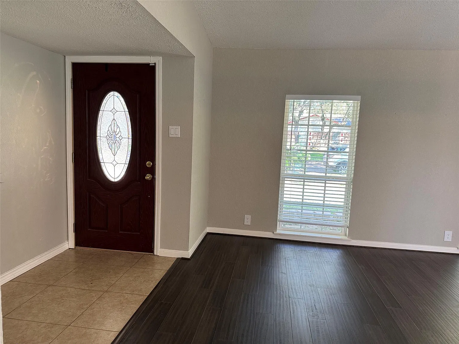4 bed, 2.5 bath, 2153 sqft, $2,000 — Photo 3