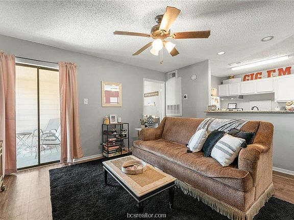 3rd image of 1901 Holleman Dr W APT 102