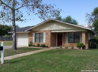 1603 Plum St, Floresville, TX 78114