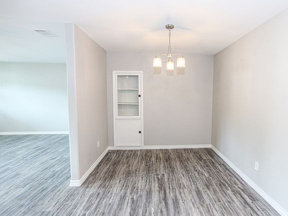 5th image of 501 Circle Dr