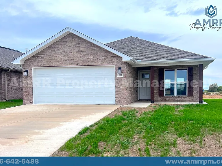 301 Molly Dean Dr — Photo 2