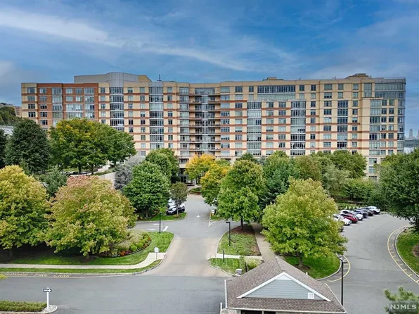 8100 River Rd APT 1017, North Bergen, NJ 07047