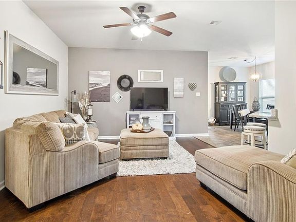 4th image of 326 Ashton Oaks Ln
