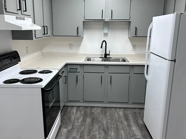 107 Maple St #103 — Photo 2