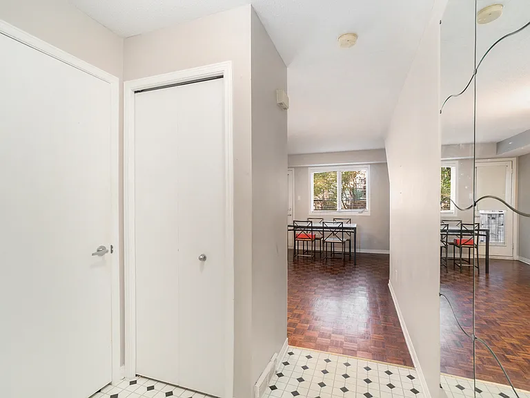249 Clarence St — Photo 4