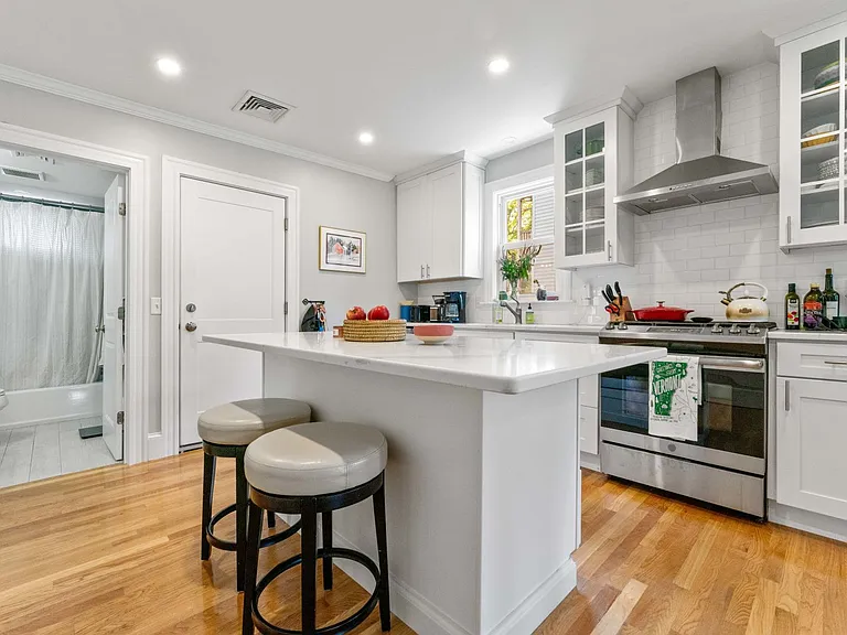 93 Pierce Ave #2 — Photo 3