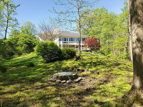 4th image of 3850 Foxtail Ln