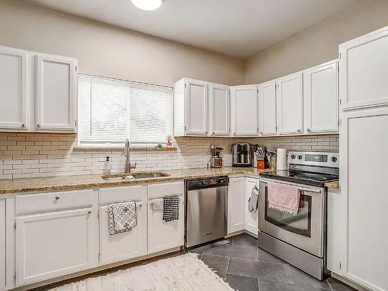 2700 McCart Ave — Photo 6