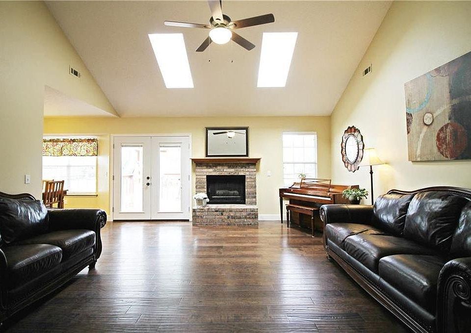 1st image of 17 Greenridge Ln