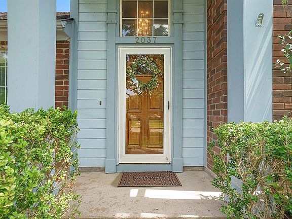 2nd image of 2037 Spinnaker Dr