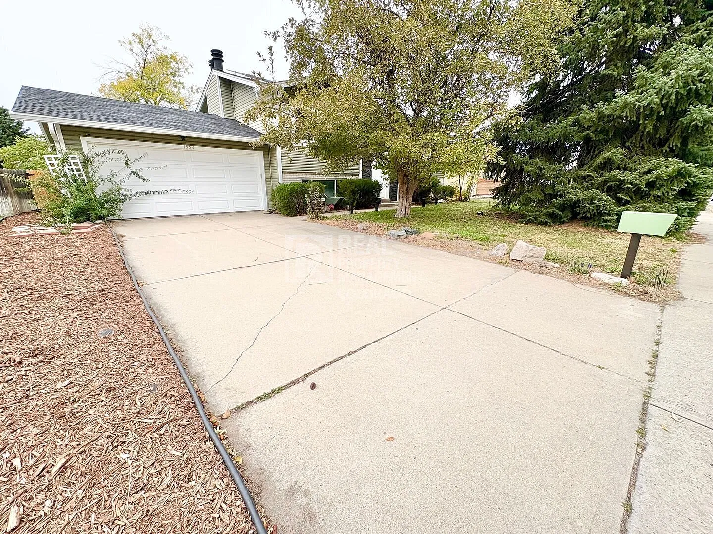 Spacious 4-Bedroom Home with Solar Panels & Covered Deck in Utah Park — Photo 2