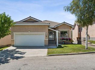 42 N Scimitar Cir NW, Calgary, AB T3L 2C8