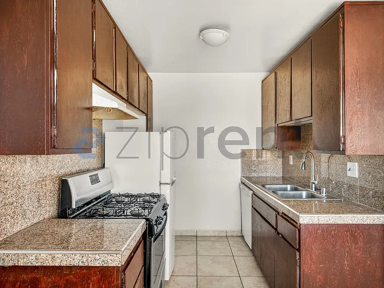 1115 252nd St #6 — Photo 4