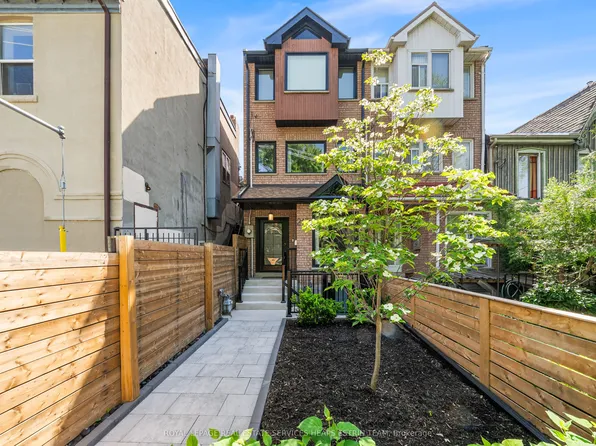 247A Lippincott St, Toronto, ON M5S 2P4
