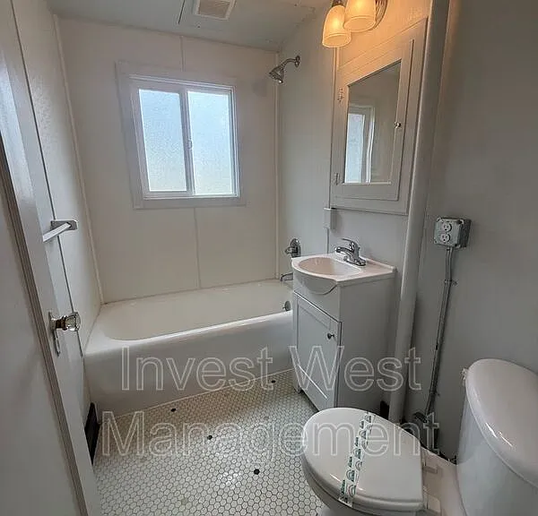 615 NE 6th Ave #5 — Photo 9