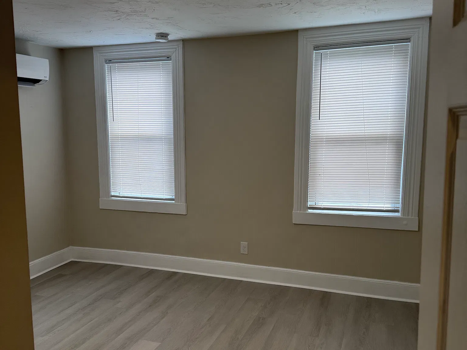 2 bed, 900 sqft, $2,000 — Photo 2