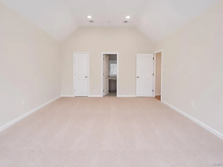 25 Round Hill Rd — Photo 14