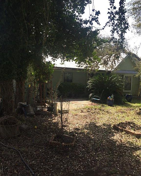 1st image of 1421 Lazy Ln