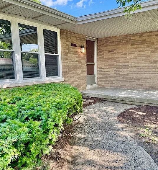 303 S Jacobsen Dr — Photo 2
