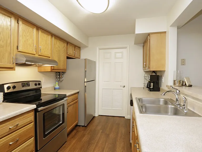 Lakemont Apartments — Photo 25