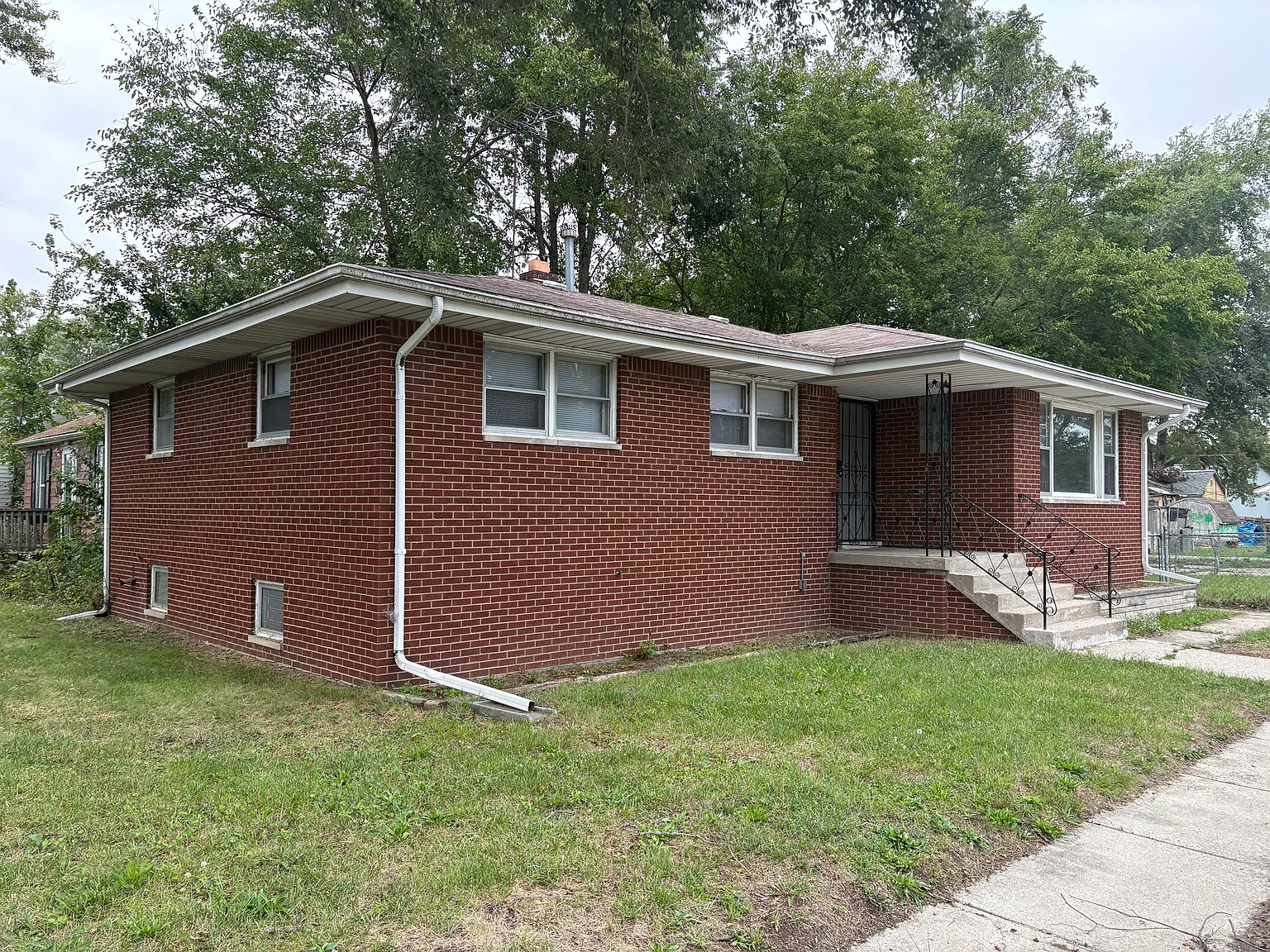 3 bed, 1.5 bath, 1224 sqft, $1,625 — Photo 1