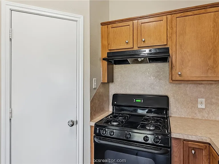 921 Windmeadows Dr — Photo 17
