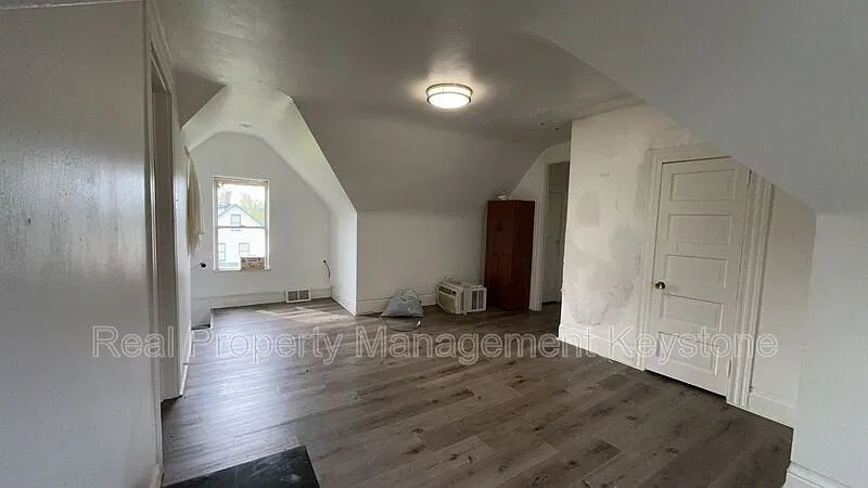 1 bed, 1.0 bath, $750 — Photo 2